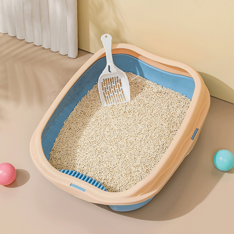 ¿Cómo se adapta la caja de arena para gatos semicerrada a hogares con varios gatos?