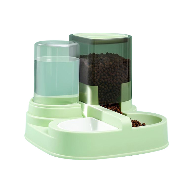 La gran capacidad evita que los alimentos obstruyan el dispensador automático de agua y alimentos para mascotas